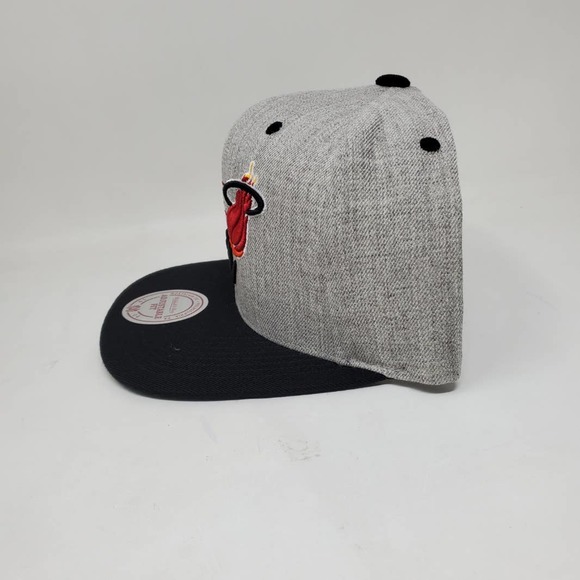 NBA Mitchell & Ness City Bar Script Snapback Cap - Miami Heat - Picture 3 of 5